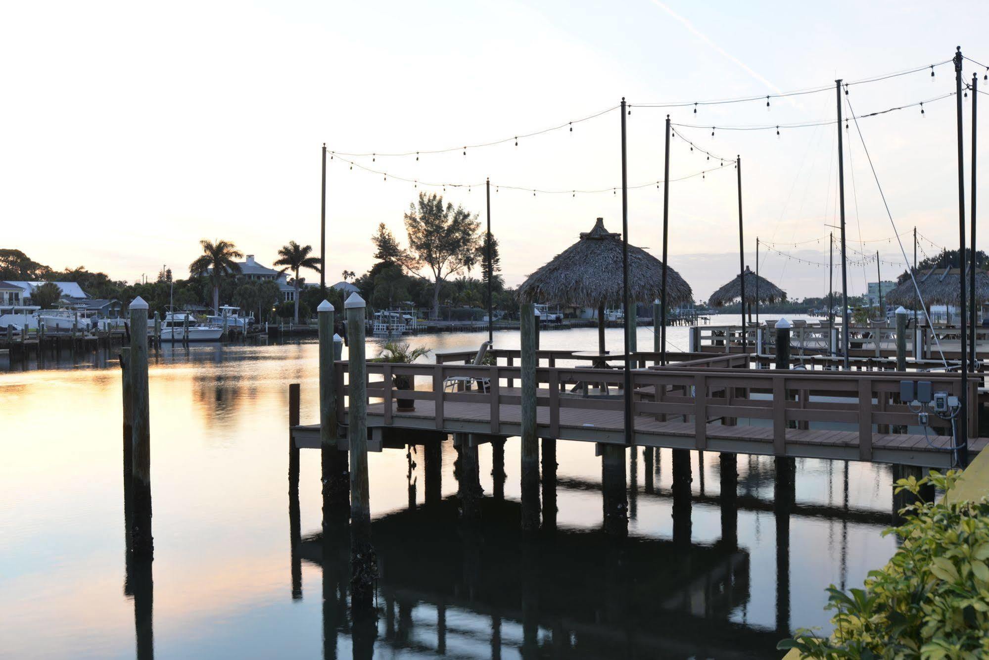 Bay Palms Waterfront Resort - Hotel And Marina St. Pete Beach Esterno foto